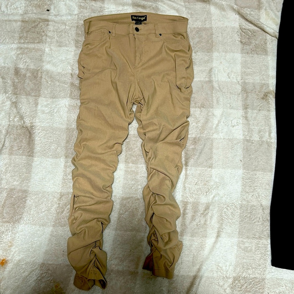 Beige scruffy pants, extra large, very scratch in the waist